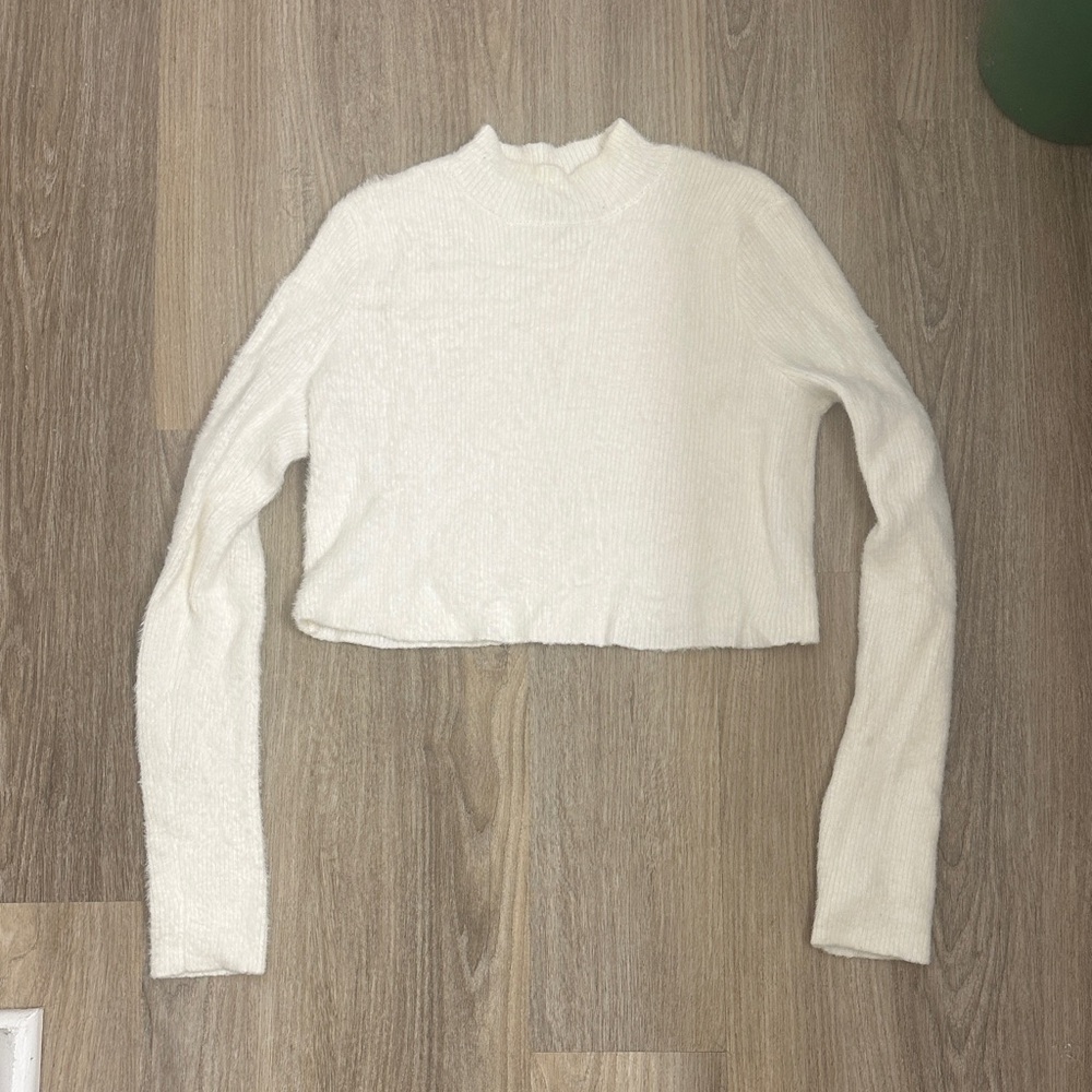 Kendall & Kylie Cream Long Sleeve Crop sweater top